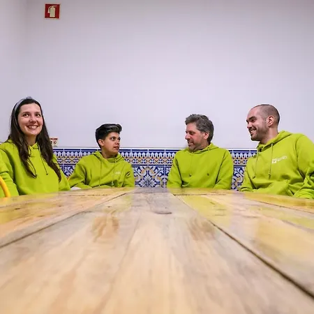 Help Yourself - Restelo Hostel *