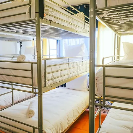 Help Yourself - Restelo Hostel Lizbona