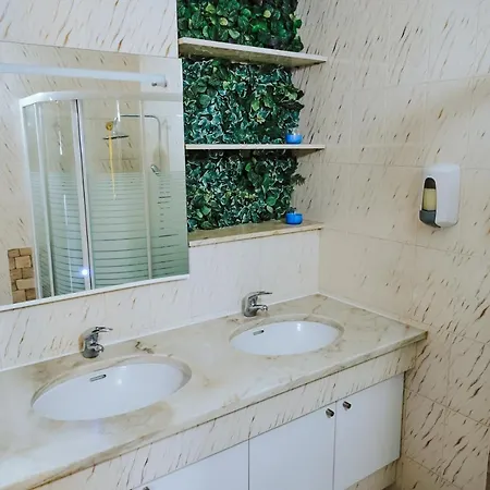 Hostel Help Yourself - Restelo