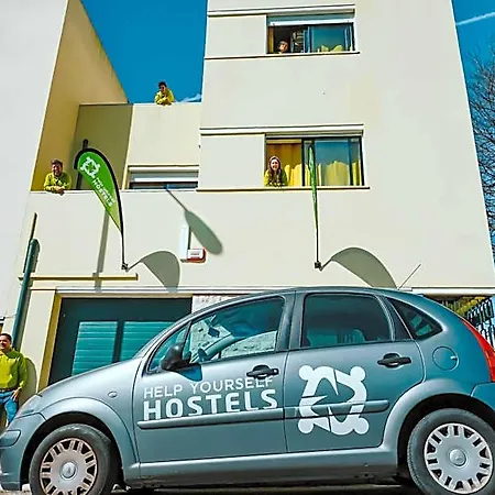 Hostel Help Yourself - Restelo *
