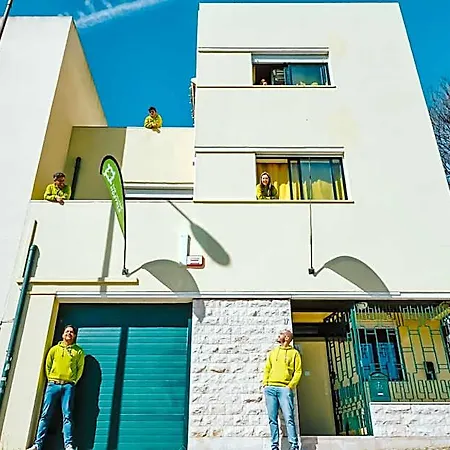 Help Yourself - Restelo Hostel *