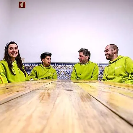 Help Yourself - Restelo Hostel *