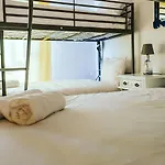 Help Yourself - Restelo Hostel *