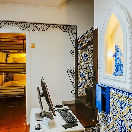 Hostal Help Yourself - Restelo