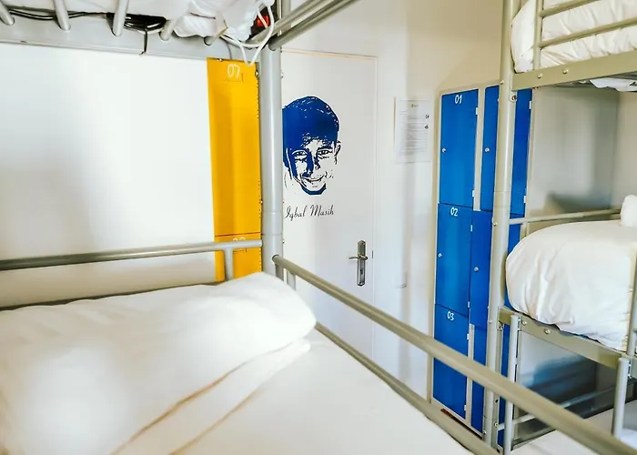 Help Yourself - Restelo Hostel Lisbon