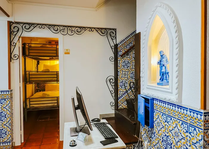 Hostel Help Yourself - Restelo